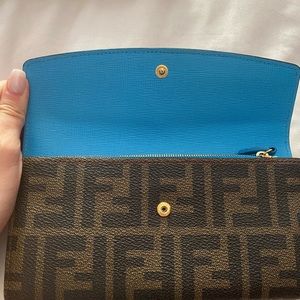 Fendi wallet- perfect condition